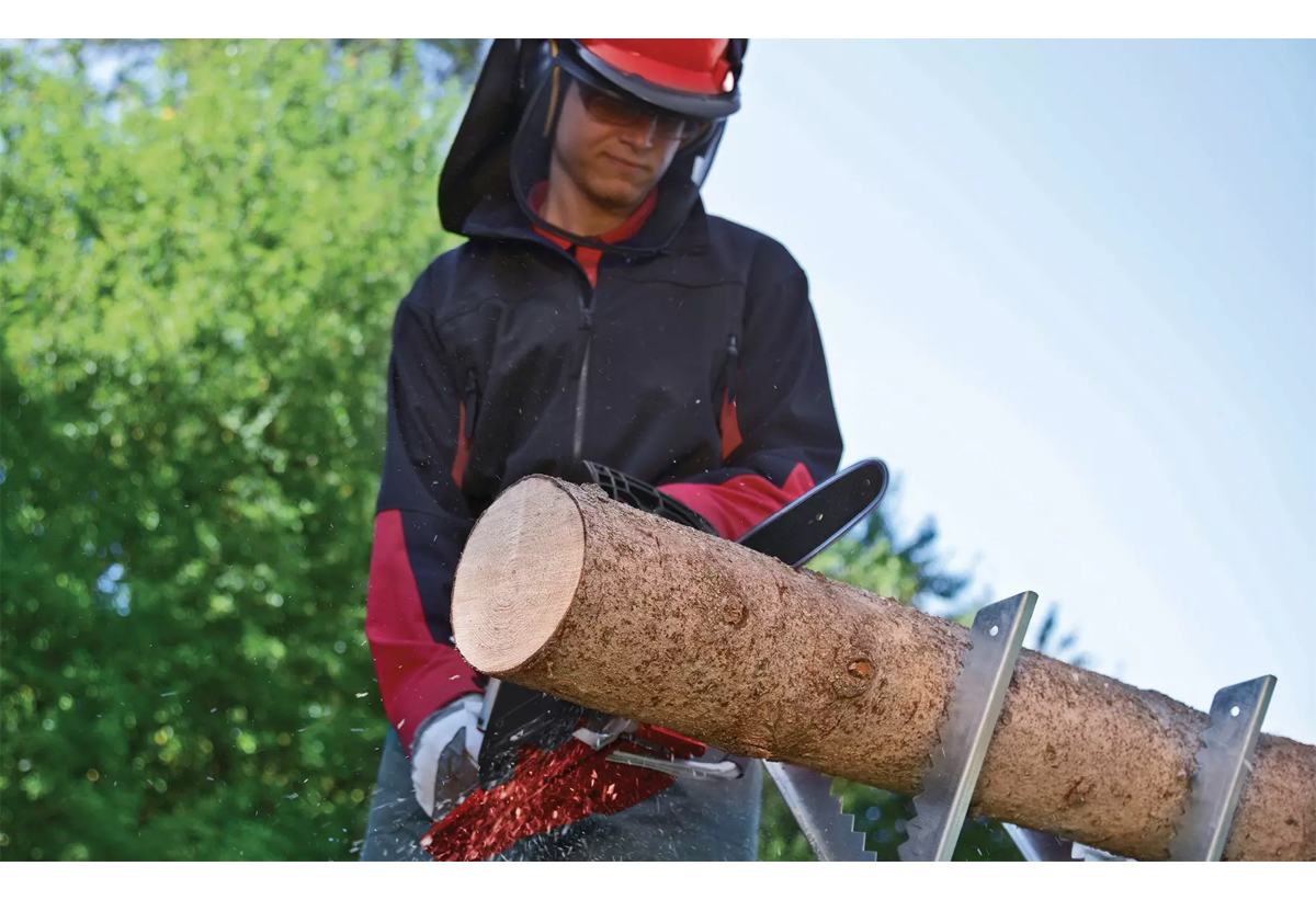 Απεικονίζεται το αλυσοπρίονο